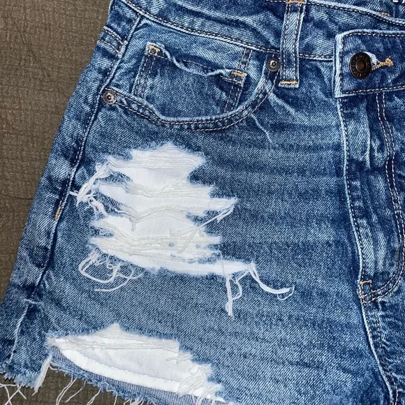 Size 2 distressed American Eagle denim shorts - Picture 2 of 3